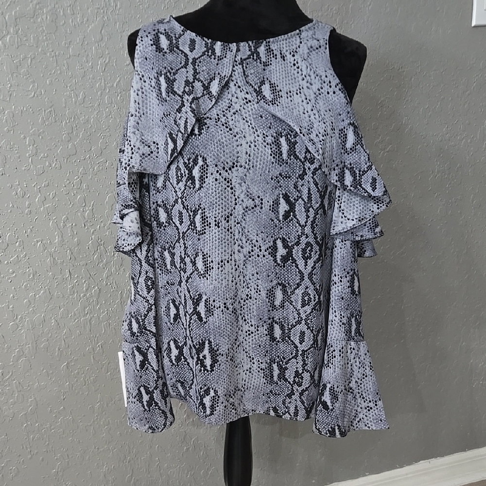 Yoins Gray Snakeskin Cold Shoulder Top